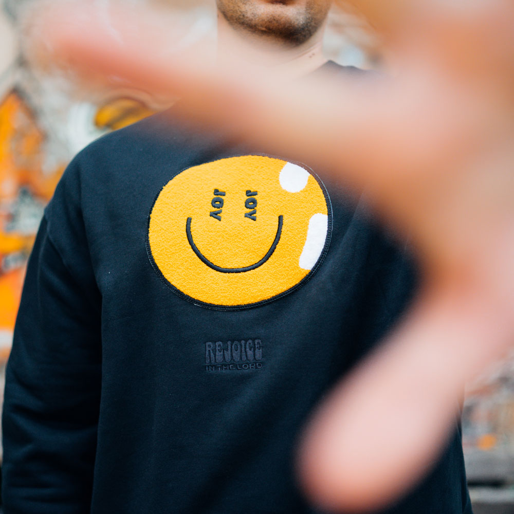 Good-Natured Rejoice Sweater Patch schwarz
