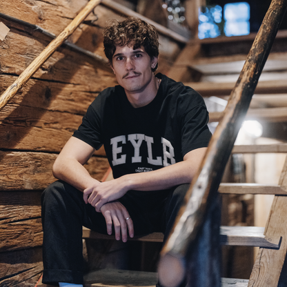 Easy Yoke T-Shirt Black