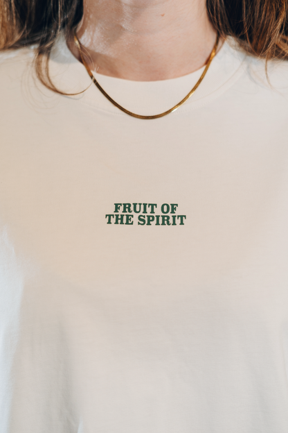 Juice Pack Boxy T-Shirt mit Fruit-of-the-Spirit-Print in Off-White
|| Lara ist 1,68m groß und trägt eine S.