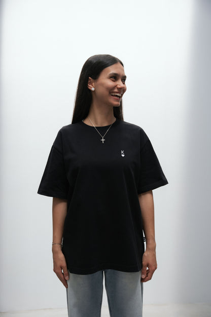 || Kavita ist 1,68m groß, schlank gebaut und trägt eine M.