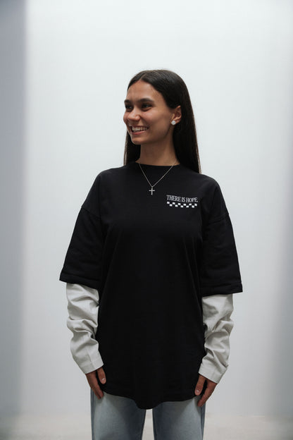 || Kavita ist 1,68m groß, schlank gebaut und trägt eine M.