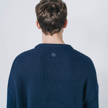 || Tom ist 1,92m groß, schlank gebaut und trägt eine XL.