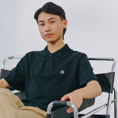 Good-Natured-Alpha-Omega-Polo
|| Thien Phuoc ist 1,70m groß, schlank gebaut und trägt eine M.