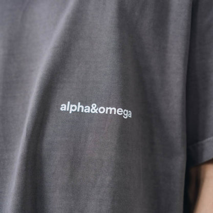 Good-Natured-Alpha-Omega-T-Shirt-Detail
|| Thien Phuoc ist 1,70m groß, schlank gebaut und trägt eine M.