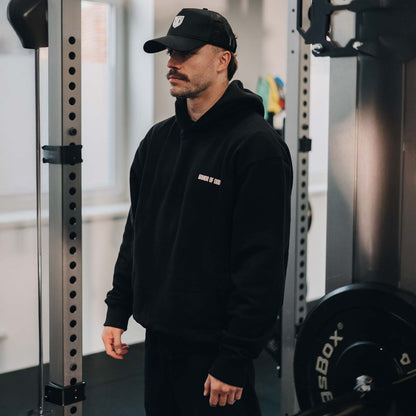 Good-Natured-Amour-of-God-Hoodie-Dave
|| David ist 1,82m groß, breit gebaut und trägt eine L.