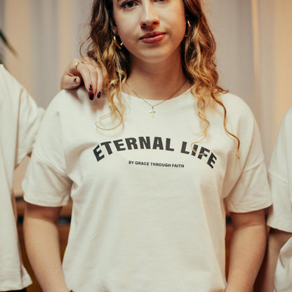 Good-Natured-Eternal-Life-Frauenshirt-Detail
|| Anna ist 1,66m groß, normal gebaut und trägt eine M.