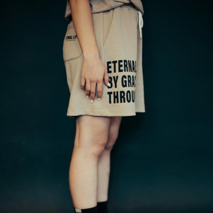 Good-Natured-Eternal-Life-Shorts-nomad-side
|| Jemima ist 1,68m groß, normal gebaut und trägt eine S.
