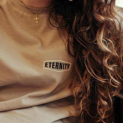 Good-Natured-Eternity-Oversized-Tshirt-Detail
|| Anna ist 1,66m groß, normal gebaut und trägt eine S.