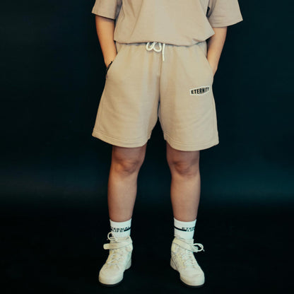 Good-Natured-Eternity-Shorts-Detail
|| Anna ist 1,66m groß, normal gebaut und trägt eine S.