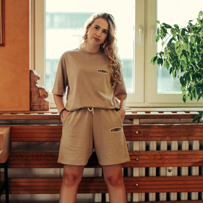 Good-Natured-Eternity-Shorts
|| Anna ist 1,66m groß, normal gebaut und trägt eine S.