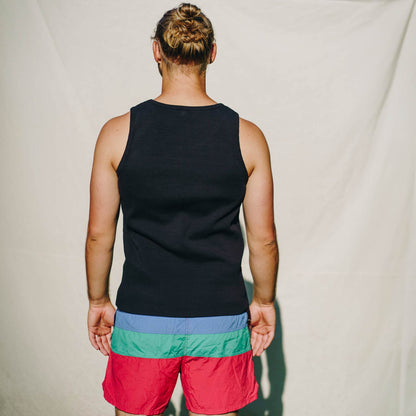 || Elia (black Tank) ist 1,86m groß, normal gebaut und trägt eine XL.