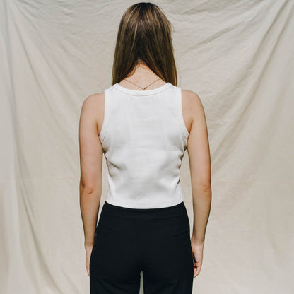 Good-Natured-Grace-Top-offwhite-back
|| Lilly (Off-White Tank) ist 1,70m groß, schlank gebaut und trägt eine S.