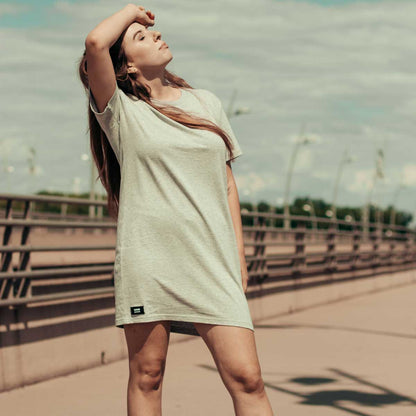 Good-Natured In-Gods-Image-Kleid grau