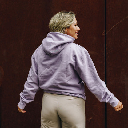 Good-Natured-Revival-Hoodie-Back
|| Luise ist 1,70m groß, normal gebaut und trägt eine M.