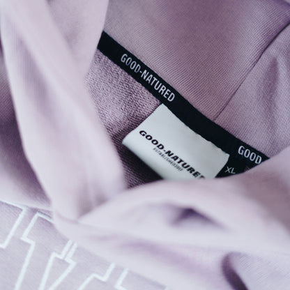 Good-Natured-Revival-Hoodie-Necktape
|| Luise ist 1,70m groß, normal gebaut und trägt eine M.