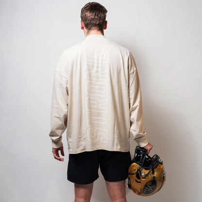 Good-Natured-Strong-LS-cream-back
|| Carl ist 1,88 groß, sportlich gebaut und trägt eine L.
