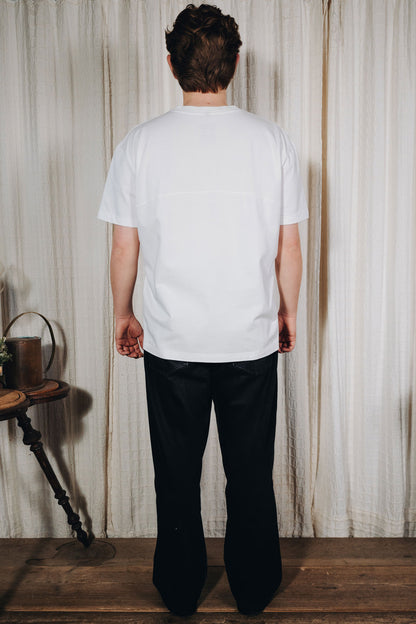 || Michi ist 1,80m groß und trägt eine XL.