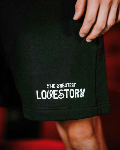 Good-Nautred-The-Greatest-Lovestory-Shorts-Detail
|| Jonathan ist 1,74m groß, sportlich gebaut und trägt eine S.