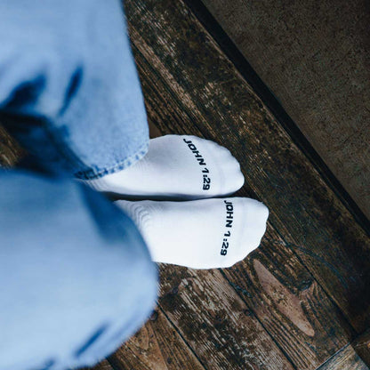 Good-Natured-Pray-Socken-Detail
