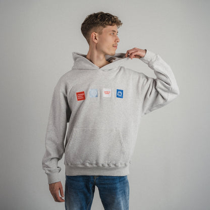|| Niklas ist 1,92m groß, normal gebaut und trägt den Hoodie leicht oversized in einer L.